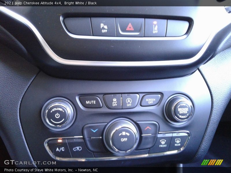 Bright White / Black 2021 Jeep Cherokee Altitude 4x4