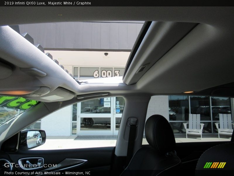 Majestic White / Graphite 2019 Infiniti QX60 Luxe