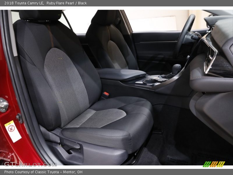 Ruby Flare Pearl / Black 2018 Toyota Camry LE