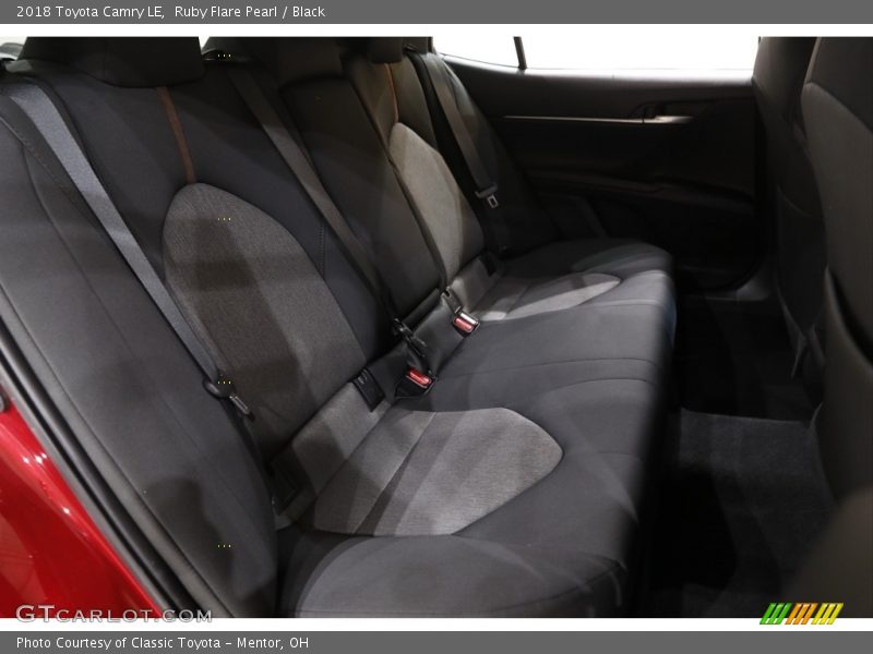 Ruby Flare Pearl / Black 2018 Toyota Camry LE