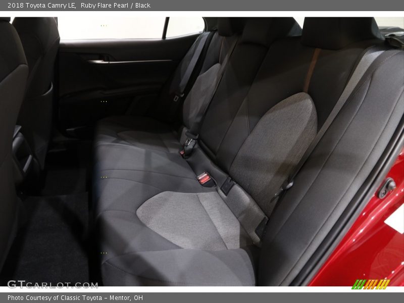 Ruby Flare Pearl / Black 2018 Toyota Camry LE