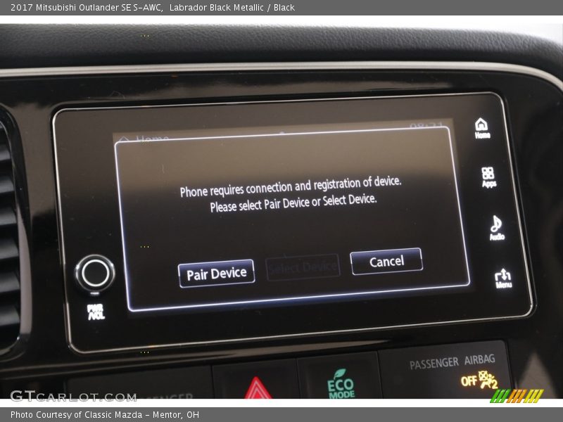 Labrador Black Metallic / Black 2017 Mitsubishi Outlander SE S-AWC