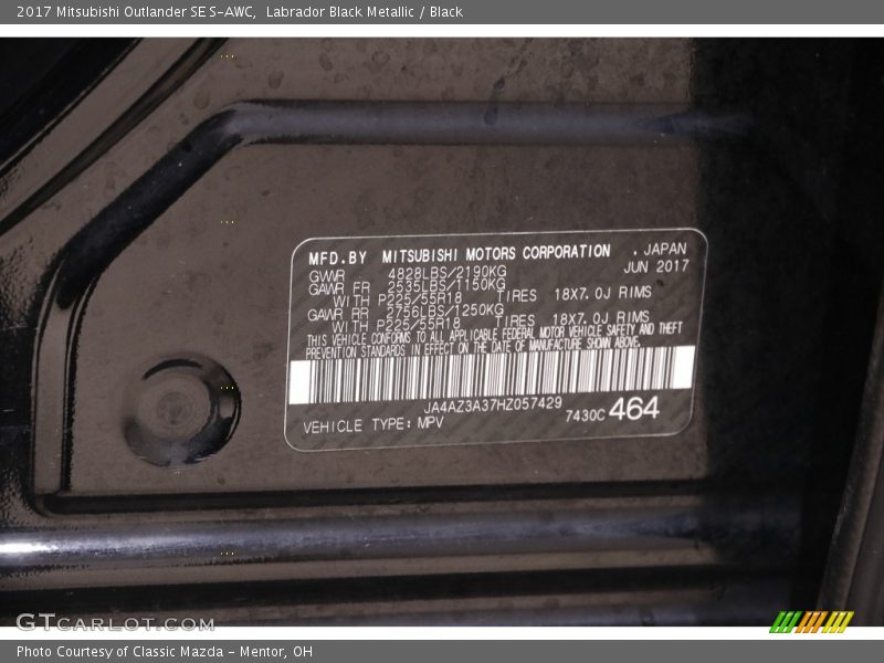 Labrador Black Metallic / Black 2017 Mitsubishi Outlander SE S-AWC