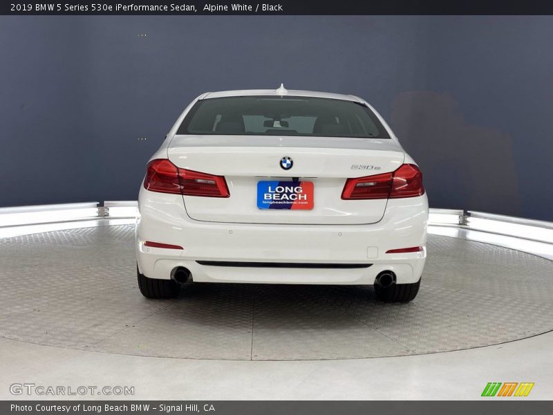 Alpine White / Black 2019 BMW 5 Series 530e iPerformance Sedan