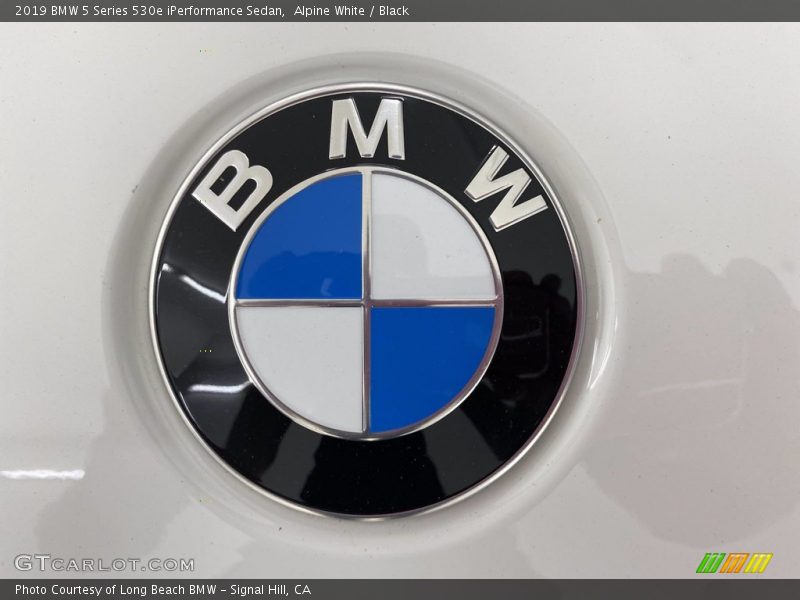 Alpine White / Black 2019 BMW 5 Series 530e iPerformance Sedan