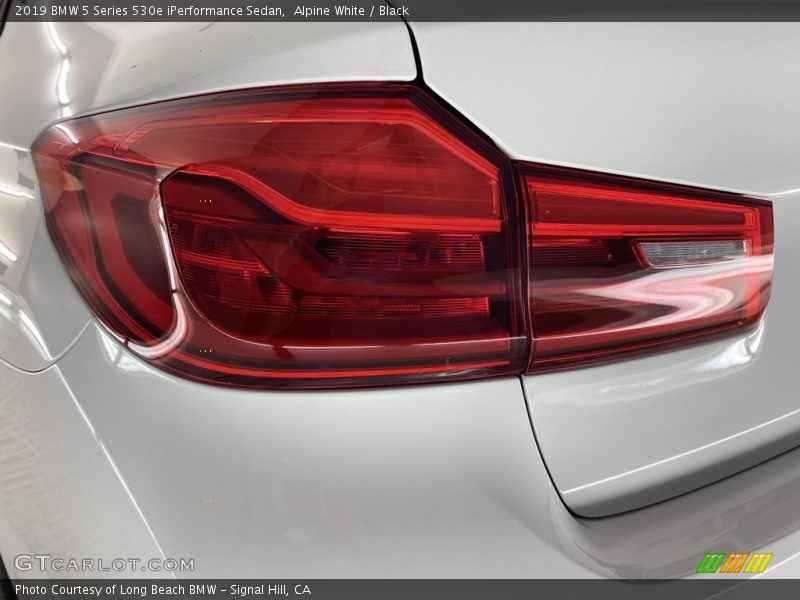 Alpine White / Black 2019 BMW 5 Series 530e iPerformance Sedan