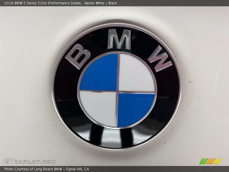Alpine White / Black 2019 BMW 5 Series 530e iPerformance Sedan
