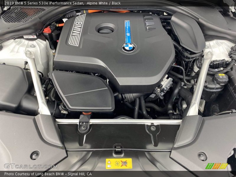 Alpine White / Black 2019 BMW 5 Series 530e iPerformance Sedan