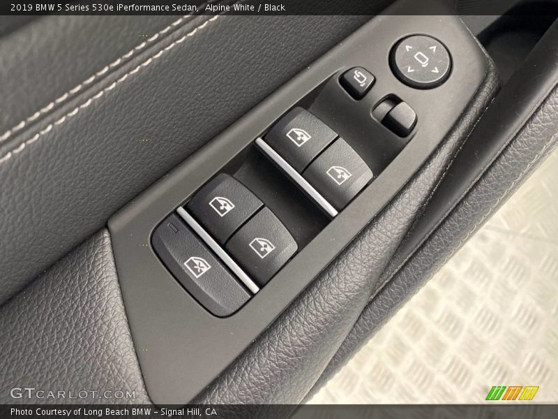Alpine White / Black 2019 BMW 5 Series 530e iPerformance Sedan