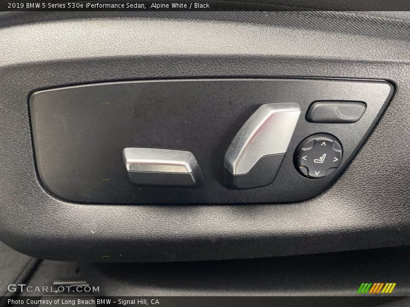 Alpine White / Black 2019 BMW 5 Series 530e iPerformance Sedan