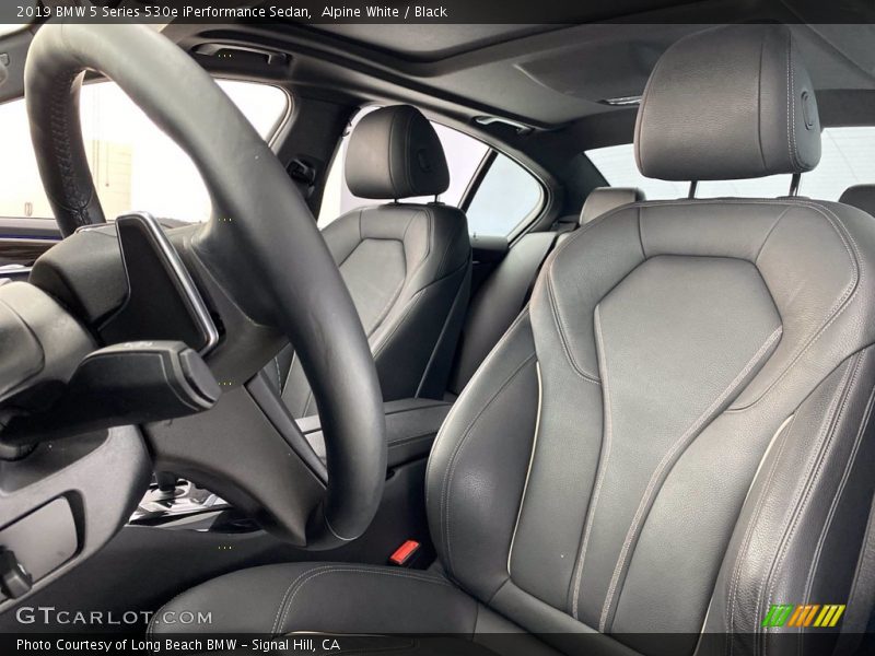 Alpine White / Black 2019 BMW 5 Series 530e iPerformance Sedan