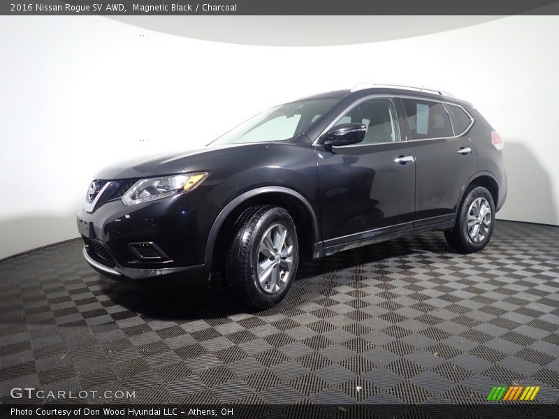 Magnetic Black / Charcoal 2016 Nissan Rogue SV AWD