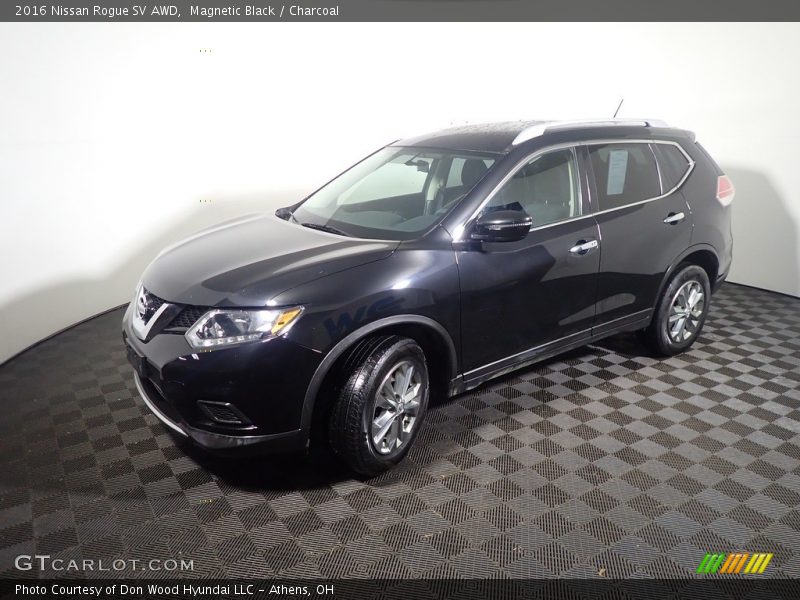 Magnetic Black / Charcoal 2016 Nissan Rogue SV AWD