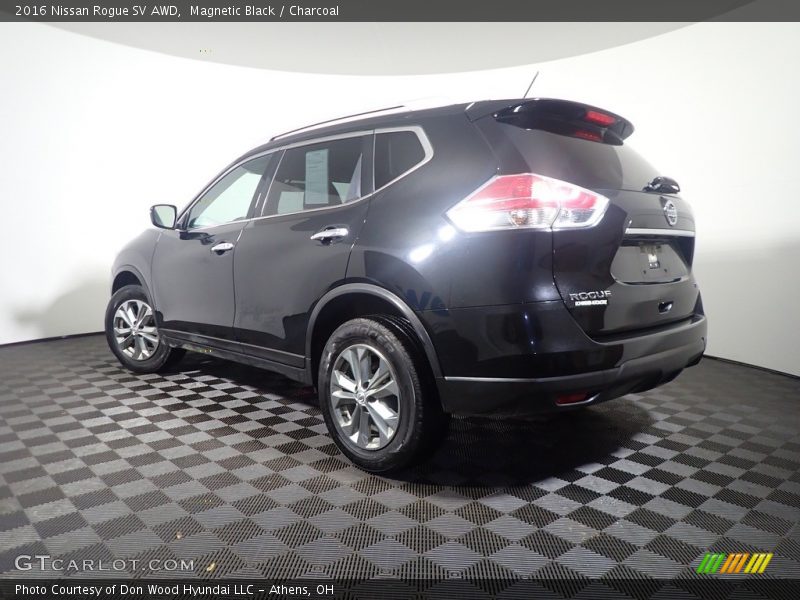 Magnetic Black / Charcoal 2016 Nissan Rogue SV AWD