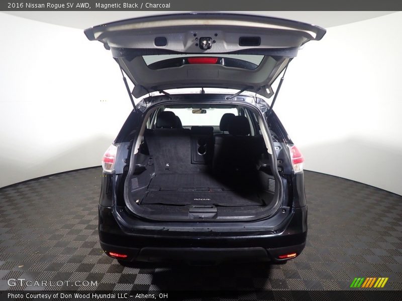 Magnetic Black / Charcoal 2016 Nissan Rogue SV AWD