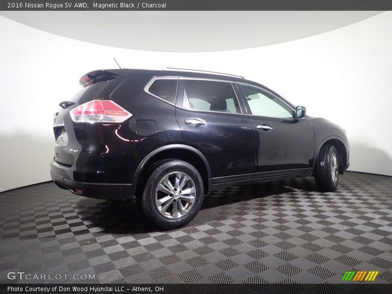 Magnetic Black / Charcoal 2016 Nissan Rogue SV AWD