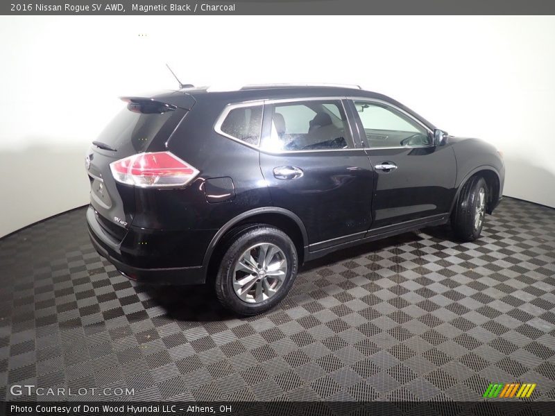 Magnetic Black / Charcoal 2016 Nissan Rogue SV AWD