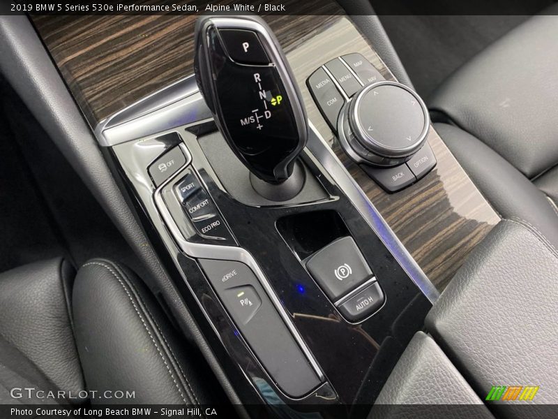 Alpine White / Black 2019 BMW 5 Series 530e iPerformance Sedan
