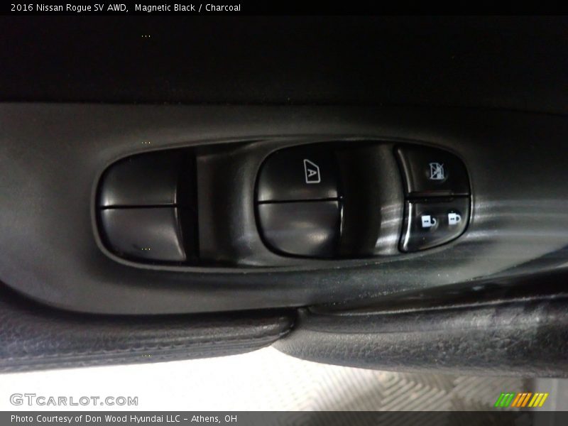 Magnetic Black / Charcoal 2016 Nissan Rogue SV AWD