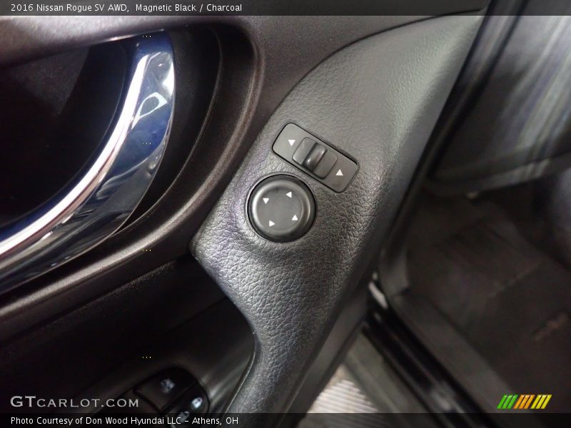Magnetic Black / Charcoal 2016 Nissan Rogue SV AWD