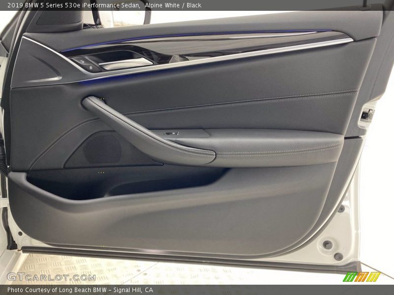 Alpine White / Black 2019 BMW 5 Series 530e iPerformance Sedan