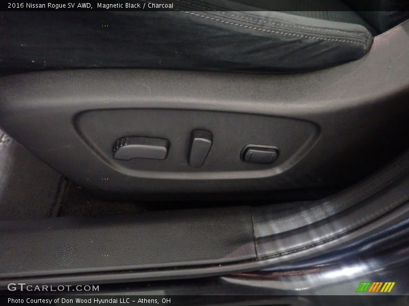 Magnetic Black / Charcoal 2016 Nissan Rogue SV AWD