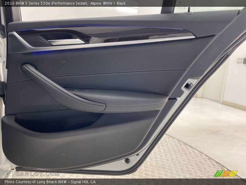 Alpine White / Black 2019 BMW 5 Series 530e iPerformance Sedan