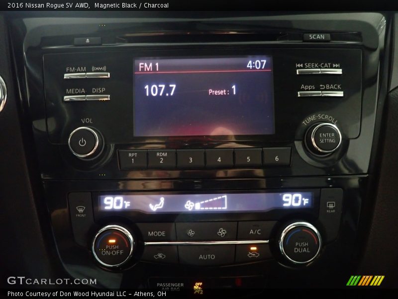 Magnetic Black / Charcoal 2016 Nissan Rogue SV AWD