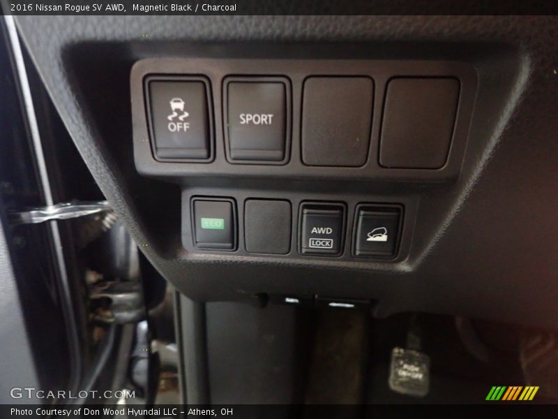 Magnetic Black / Charcoal 2016 Nissan Rogue SV AWD