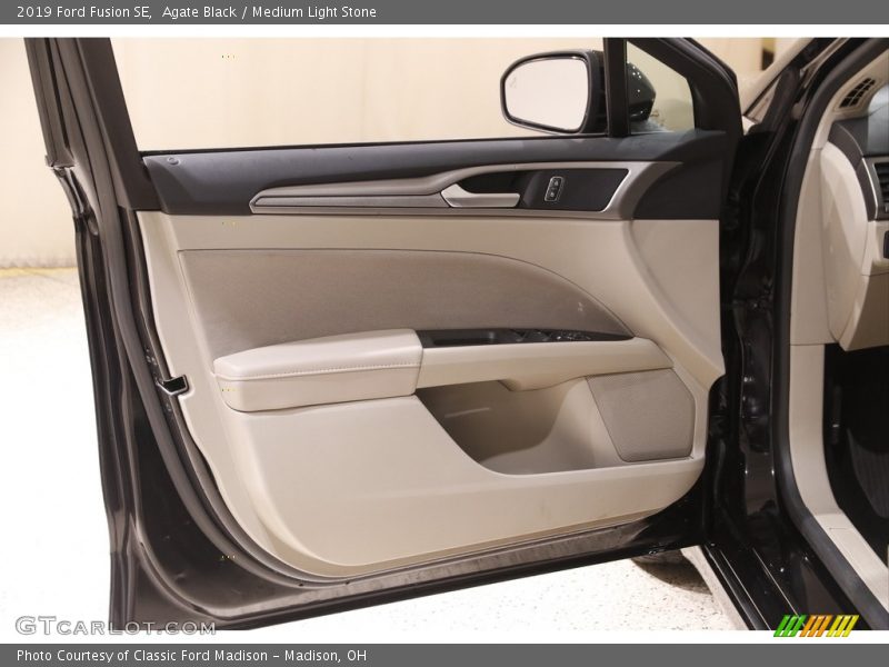 Agate Black / Medium Light Stone 2019 Ford Fusion SE