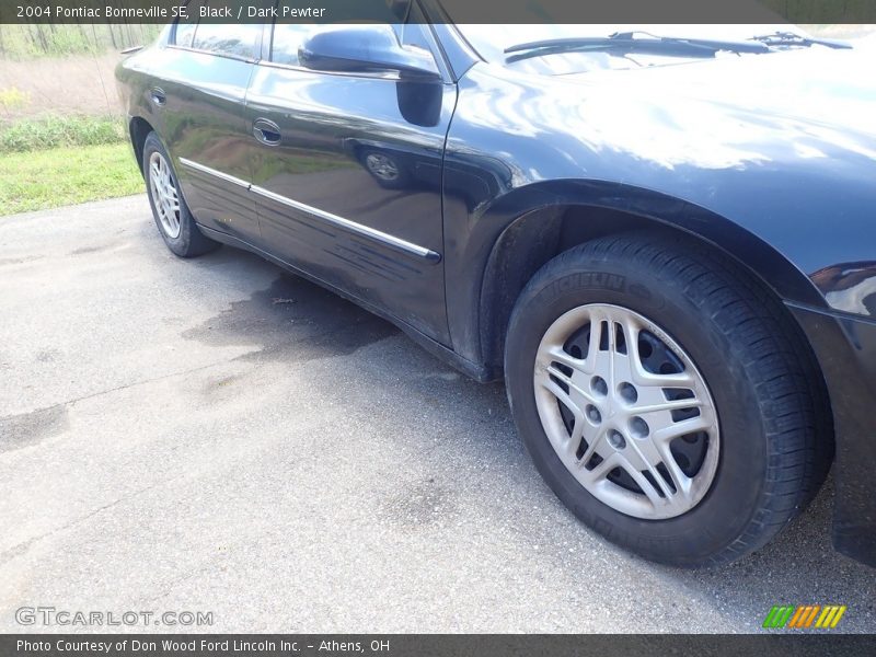 Black / Dark Pewter 2004 Pontiac Bonneville SE