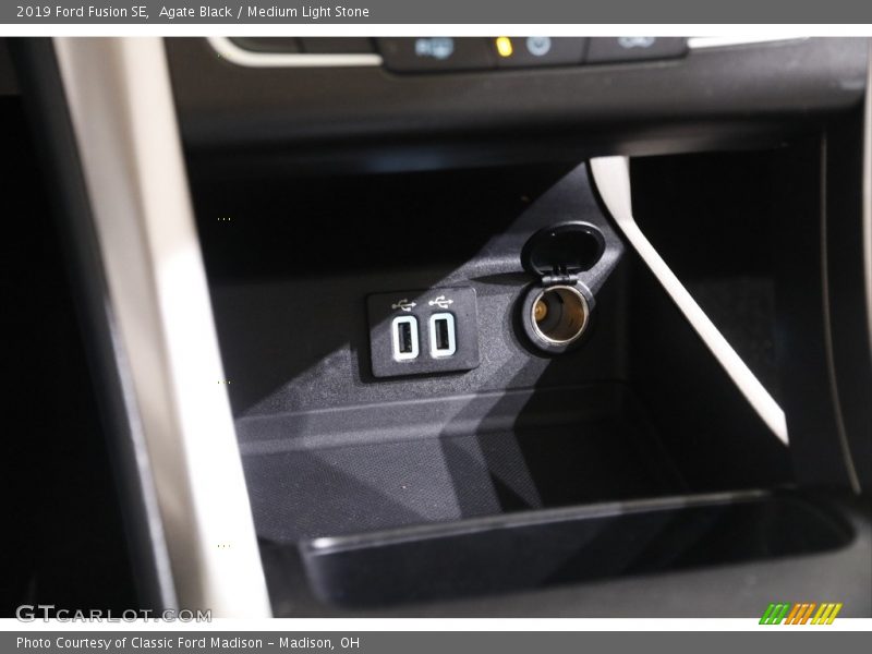 Agate Black / Medium Light Stone 2019 Ford Fusion SE