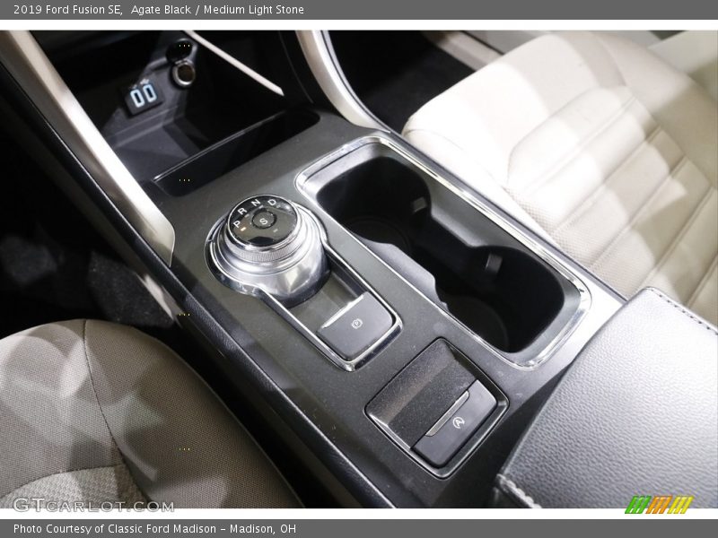 Agate Black / Medium Light Stone 2019 Ford Fusion SE
