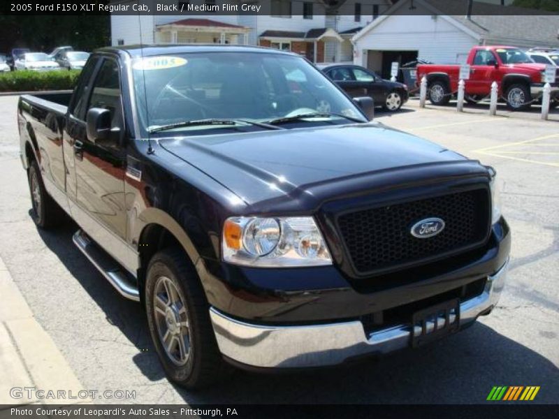 Black / Medium Flint Grey 2005 Ford F150 XLT Regular Cab