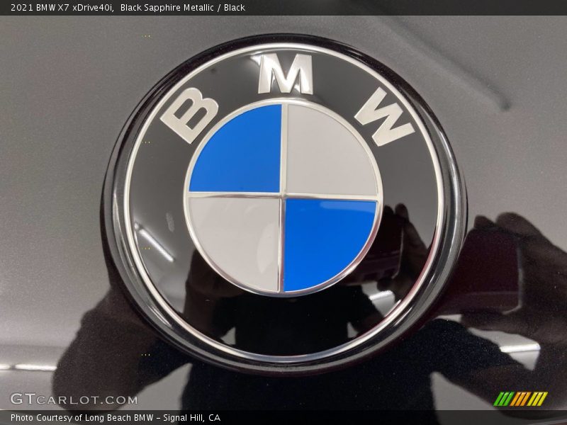 Black Sapphire Metallic / Black 2021 BMW X7 xDrive40i