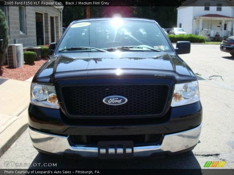 Black / Medium Flint Grey 2005 Ford F150 XLT Regular Cab