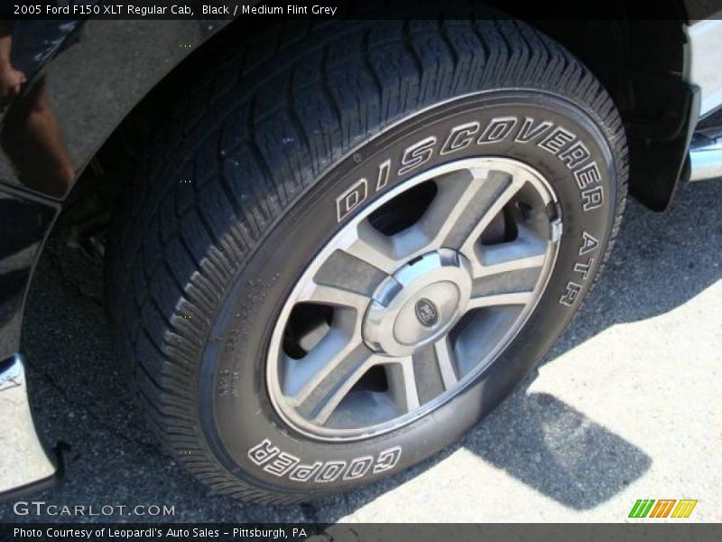 Black / Medium Flint Grey 2005 Ford F150 XLT Regular Cab