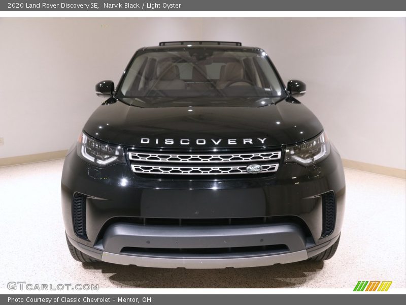 Narvik Black / Light Oyster 2020 Land Rover Discovery SE