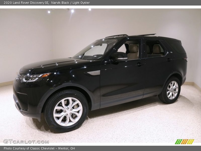 Narvik Black / Light Oyster 2020 Land Rover Discovery SE