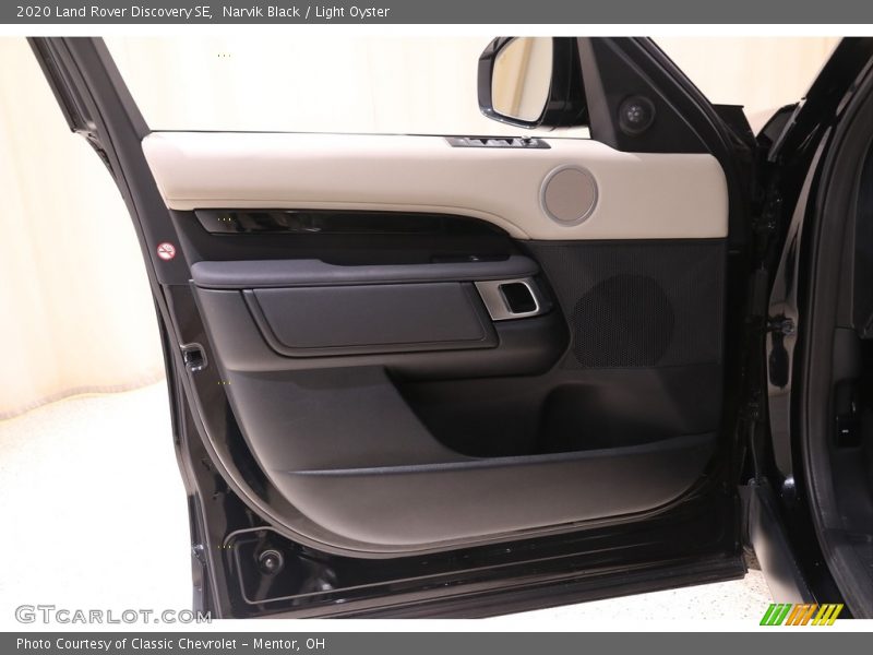 Narvik Black / Light Oyster 2020 Land Rover Discovery SE