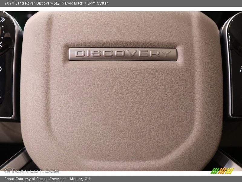 Narvik Black / Light Oyster 2020 Land Rover Discovery SE