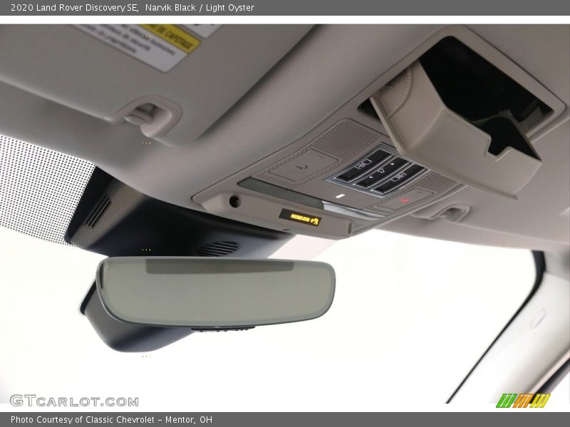 Narvik Black / Light Oyster 2020 Land Rover Discovery SE