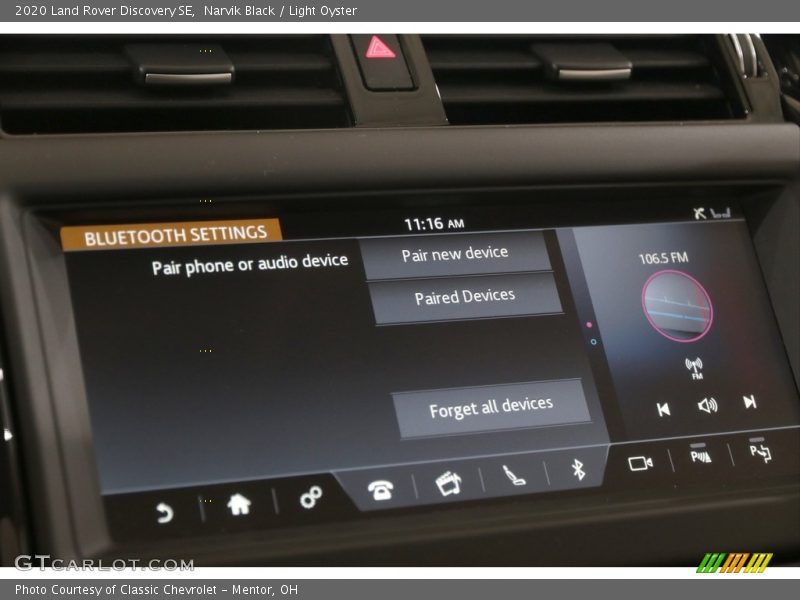 Narvik Black / Light Oyster 2020 Land Rover Discovery SE