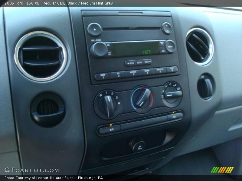 Black / Medium Flint Grey 2005 Ford F150 XLT Regular Cab