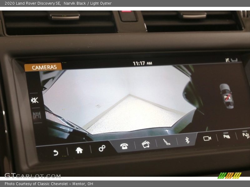 Narvik Black / Light Oyster 2020 Land Rover Discovery SE