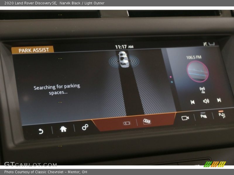 Narvik Black / Light Oyster 2020 Land Rover Discovery SE