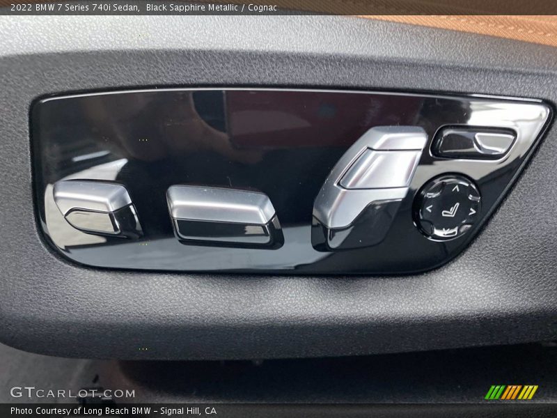 Controls of 2022 7 Series 740i Sedan