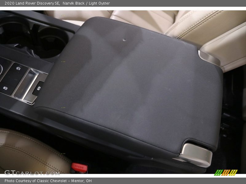 Narvik Black / Light Oyster 2020 Land Rover Discovery SE