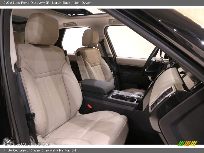 Narvik Black / Light Oyster 2020 Land Rover Discovery SE