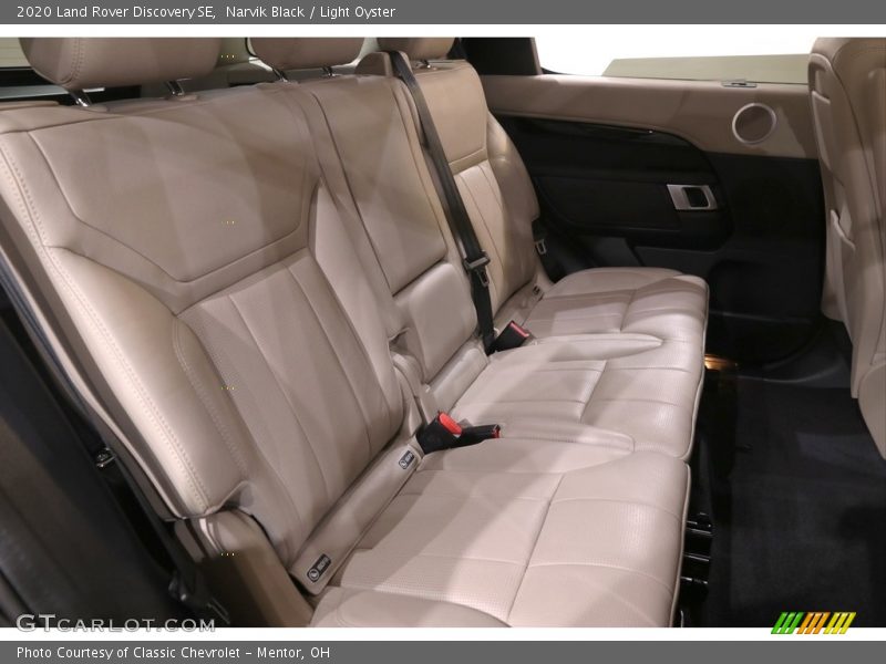 Narvik Black / Light Oyster 2020 Land Rover Discovery SE